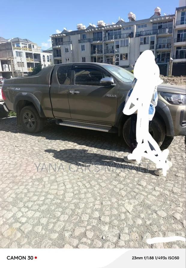 Toyota Hilux 2021 Gray