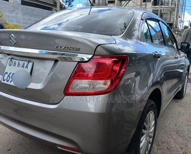 Suzuki Dzire 2022 Silver