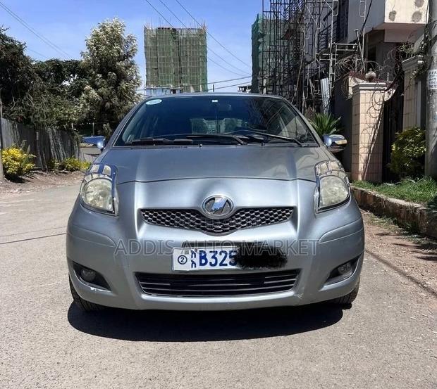 Toyota Yaris 2010 Silver