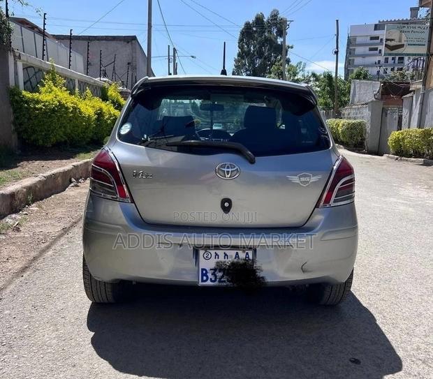 Toyota Yaris 2010 Silver