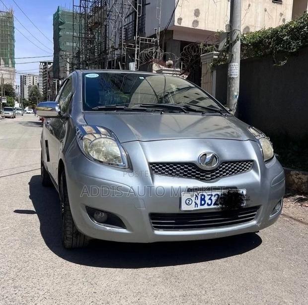 Toyota Yaris 2010 Silver