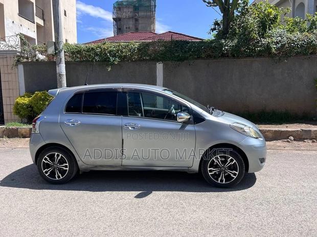Toyota Yaris 2010 Silver