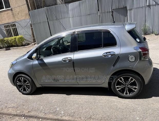 Toyota Yaris 2010 Silver