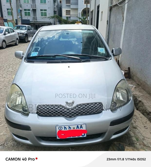 Toyota Vitz 2004 Silver