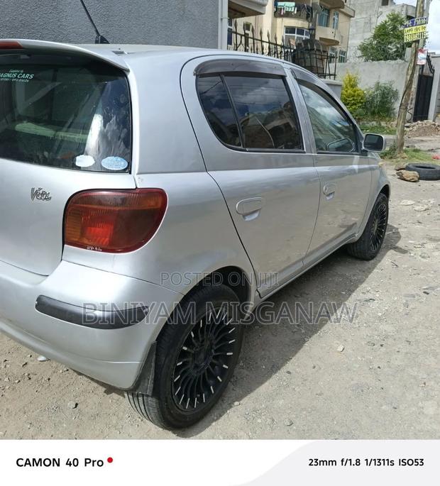 Toyota Vitz 2004 Silver