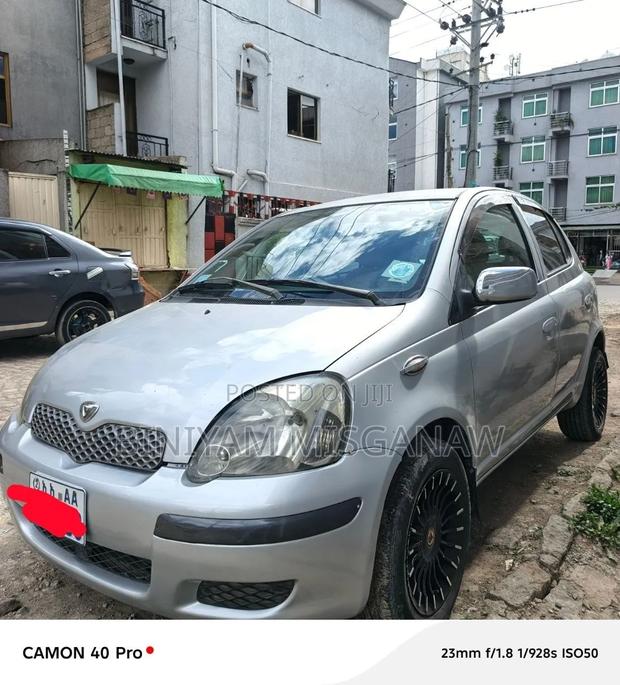 Toyota Vitz 2004 Silver