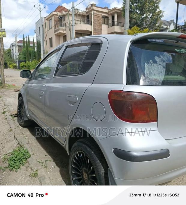 Toyota Vitz 2004 Silver