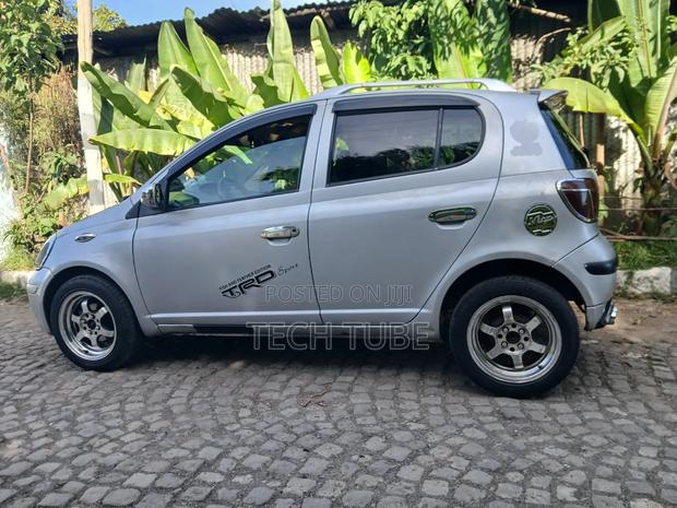 Toyota Vitz 2004 Silver