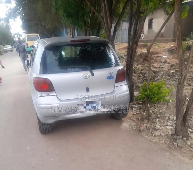 Toyota Vitz 2004 Silver