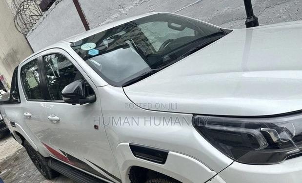 Toyota Hilux 2023 White