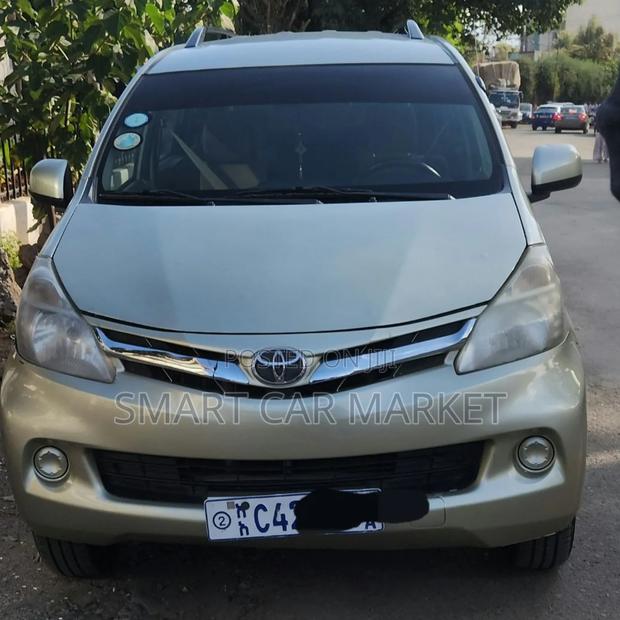 Toyota Avanza 2016 Gold