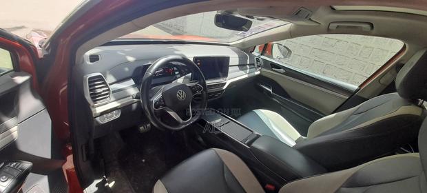 Volkswagen ID.6 2022 Orange