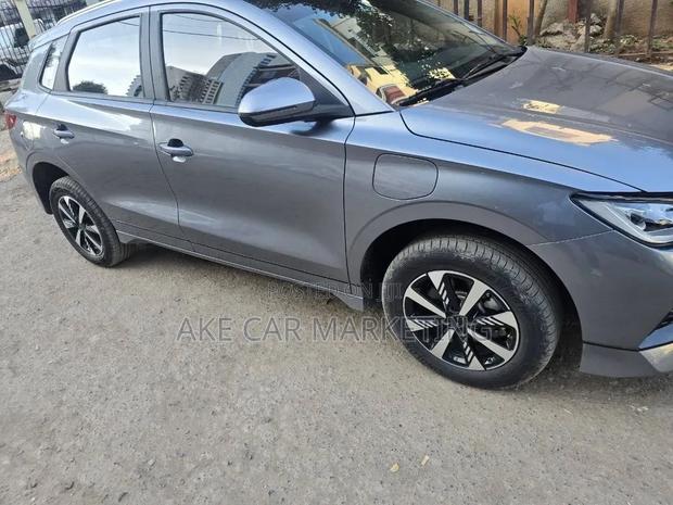New BYD E2 43 kWh 94 hp FWD 2025 Gray