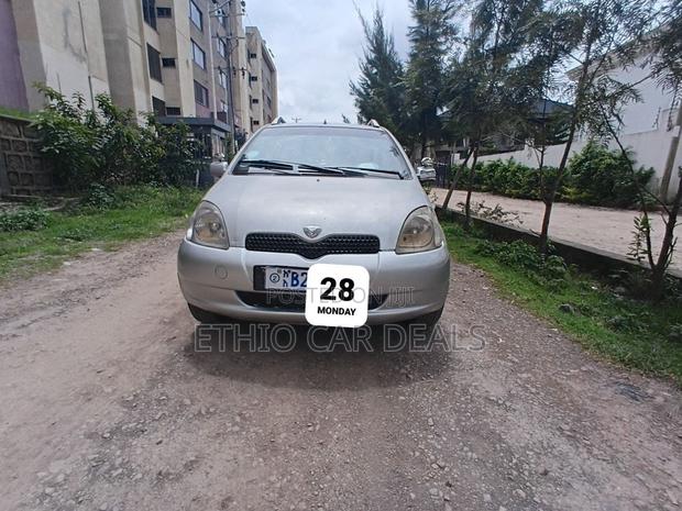 Toyota Vitz 2001 Silver