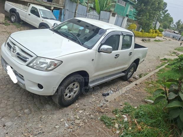 Toyota Hilux 2006 White