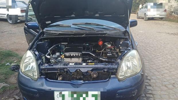 Toyota Vitz 2002 Blue