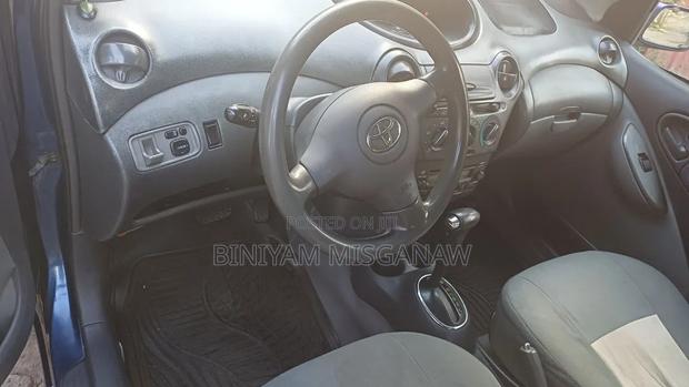 Toyota Vitz 2002 Blue