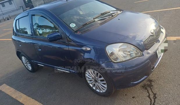 Toyota Vitz 2002 Blue