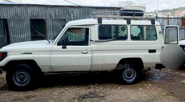 Toyota Land Cruiser 2003 White