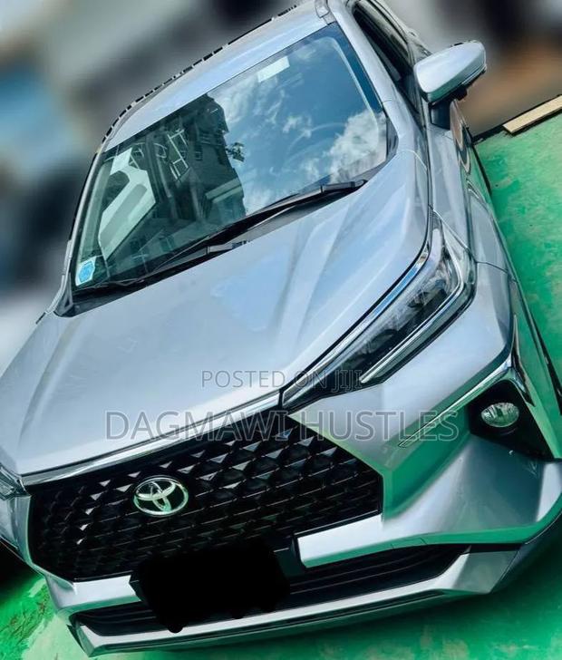 Toyota Veloz 1.5 CVT FWD 2023 Silver
