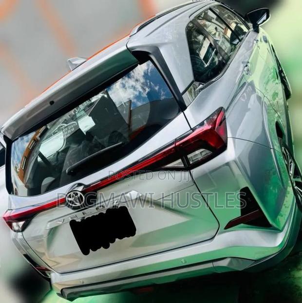 Toyota Veloz 1.5 CVT FWD 2023 Silver