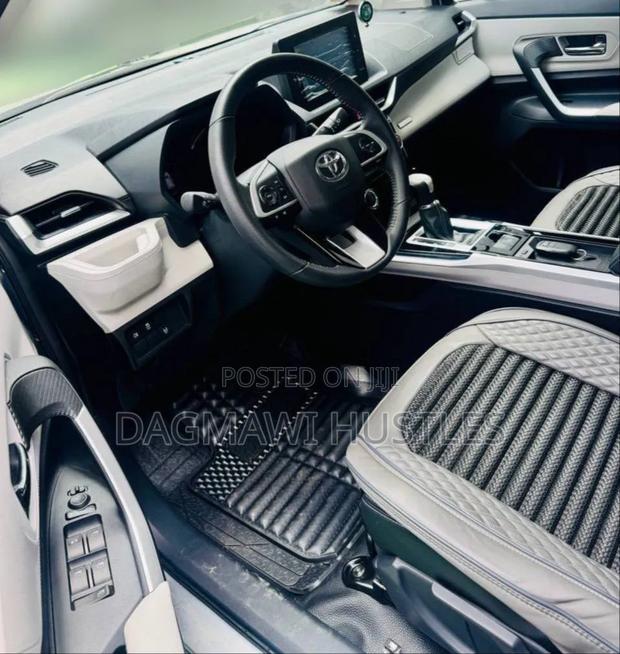 Toyota Veloz 1.5 CVT FWD 2023 Silver
