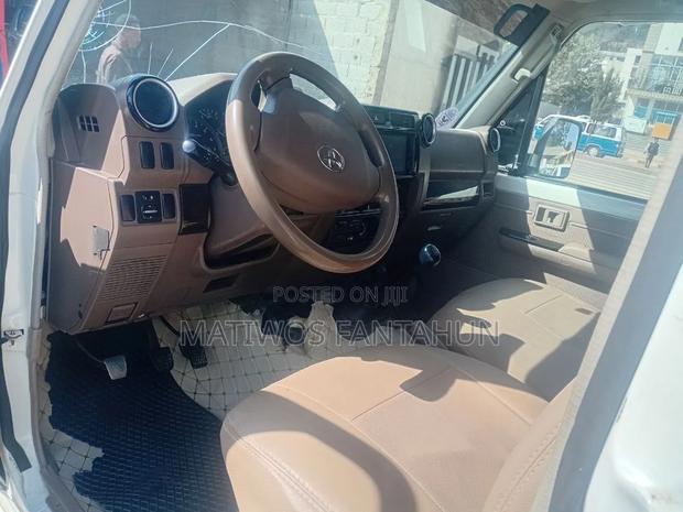Toyota Hilux WORKMATE 4x4 2014 White