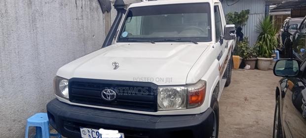 Toyota Hilux WORKMATE 4x4 2014 White
