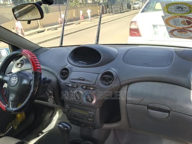 Toyota Vitz 1.5 FWD 5dr 2002 Blue