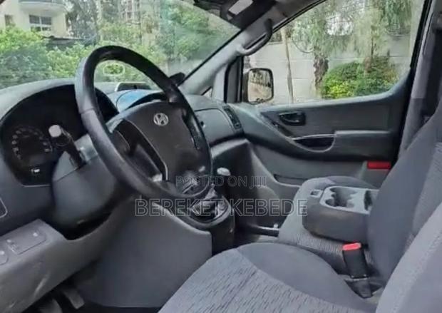 Hyundai H1 2.4 GLS 2012 Gray
