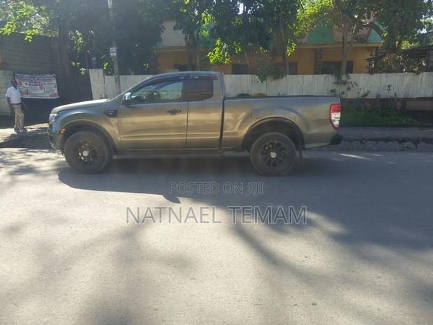 Ford F-150 2022 Brown