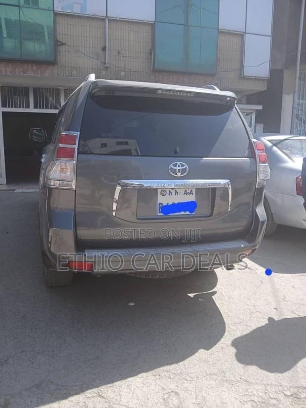 Toyota Land Cruiser Prado 2011 Black
