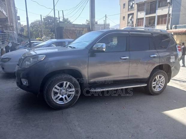 Toyota Land Cruiser Prado 2011 Black