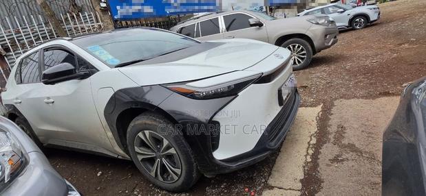 Toyota bZ4X 71.4 kWh FWD 2022 White
