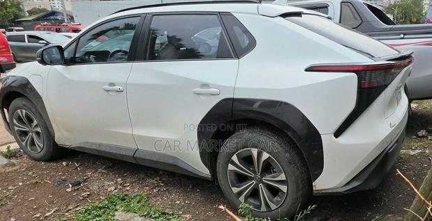 Toyota bZ4X 71.4 kWh FWD 2022 White