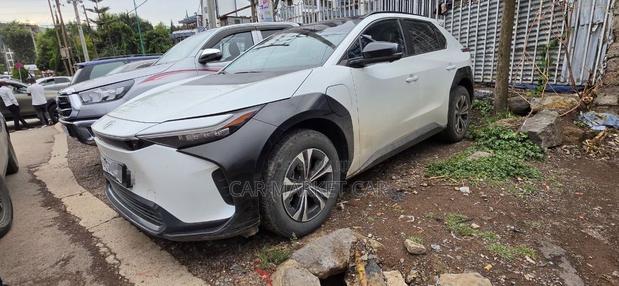 Toyota bZ4X 71.4 kWh FWD 2022 White
