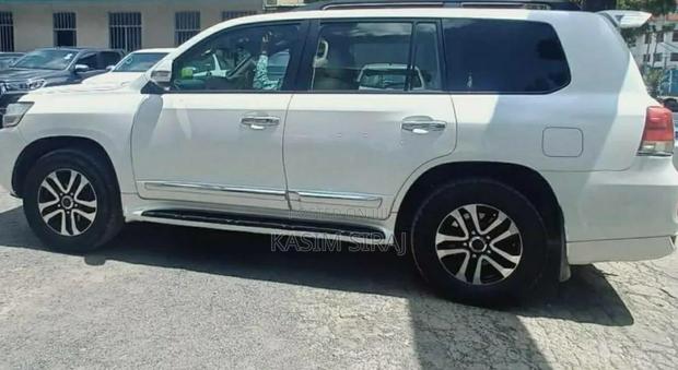 Toyota Land Cruiser 4.5 V8 DSL 2014 White