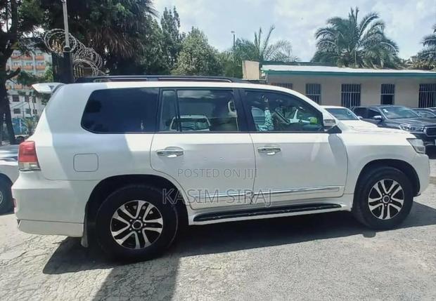 Toyota Land Cruiser 4.5 V8 DSL 2014 White