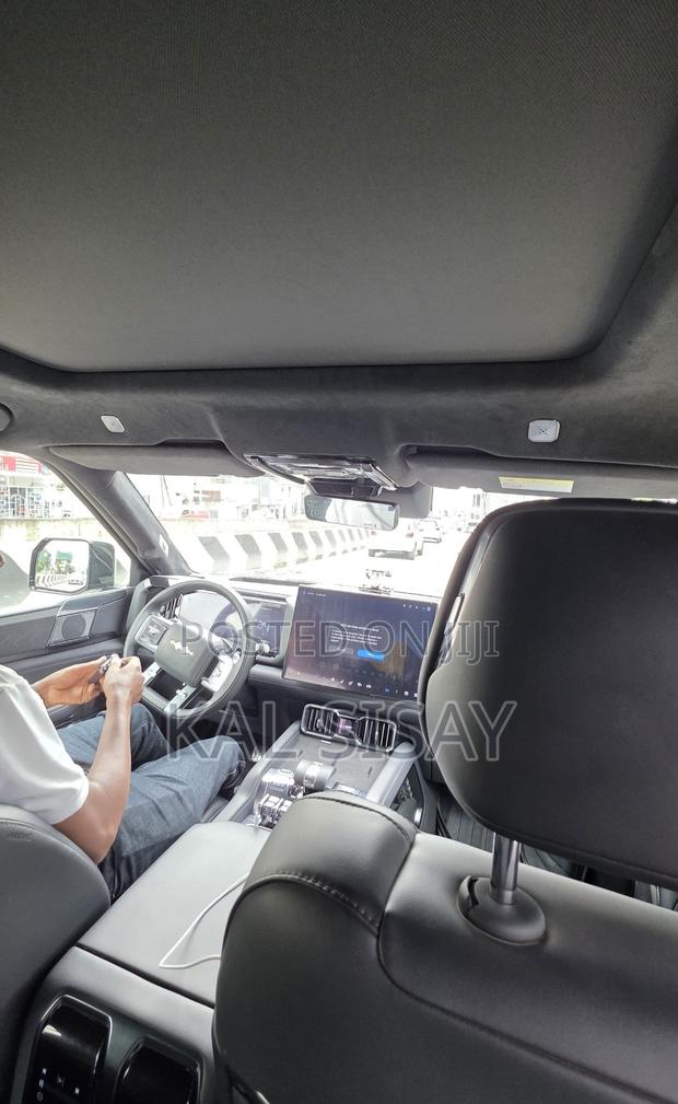 New BYD Leopard 8 2.0 Hybrid AWD 2025 Black