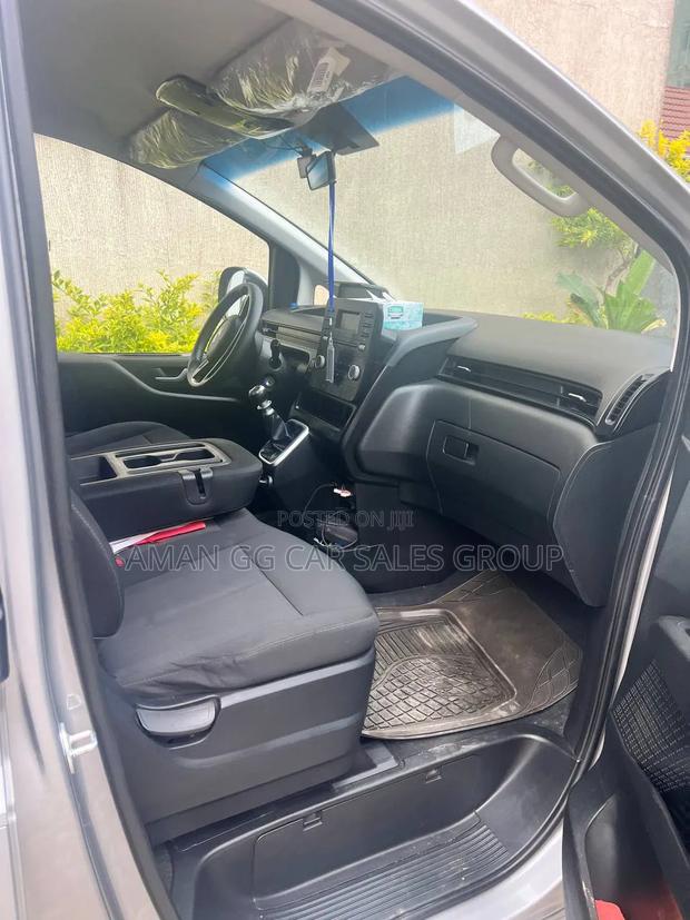 Hyundai Staria 2023 Silver