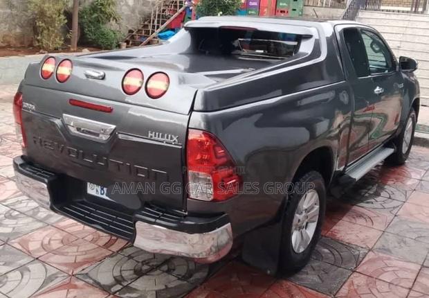 Toyota Hilux 2018 Gray