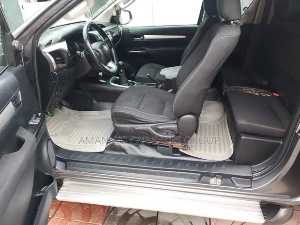 Toyota Hilux 2018 Gray