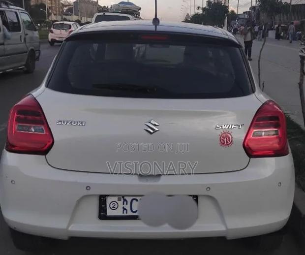 Suzuki Swift 2022 White