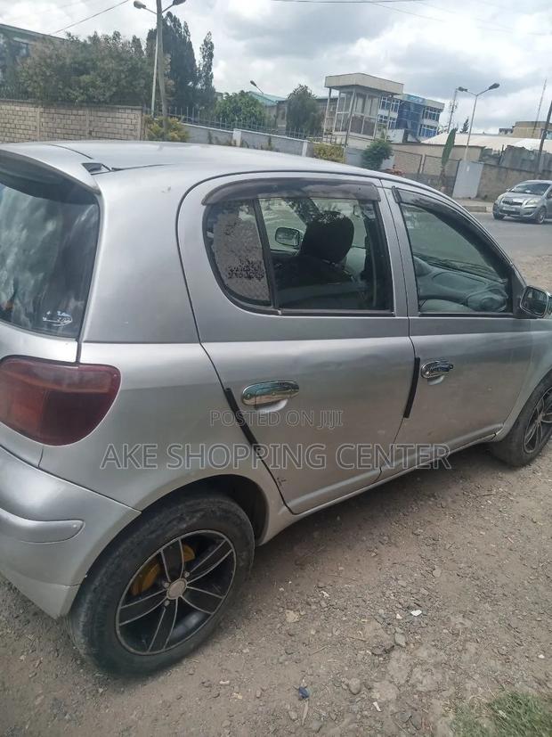 Toyota Vitz 2002 Silver
