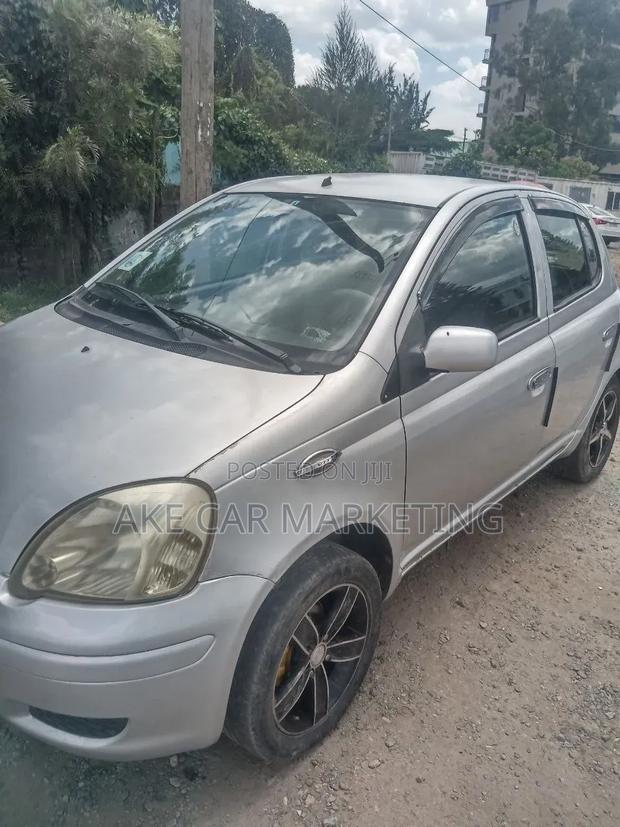 Toyota Vitz 2002 Silver