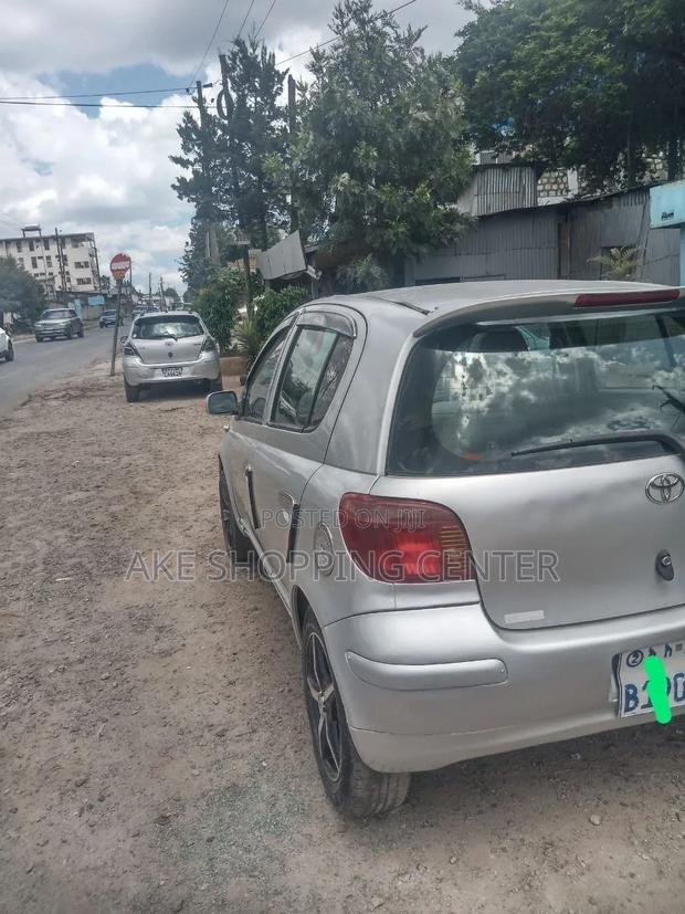 Toyota Vitz 2002 Silver