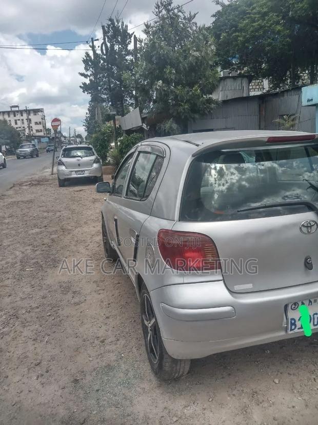 Toyota Vitz 2002 Silver