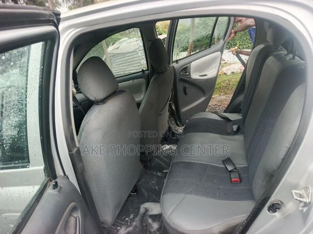 Toyota Vitz 2003 Silver