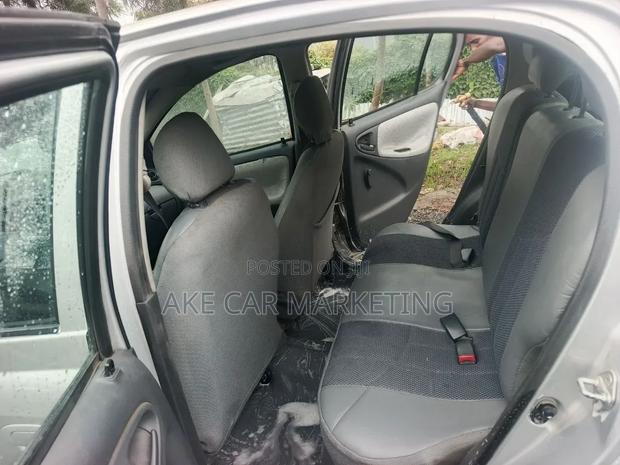Toyota Vitz 2003 Silver