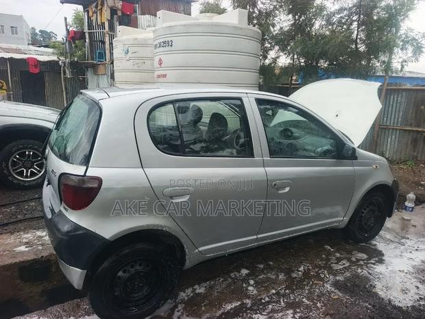 Toyota Vitz 2003 Silver